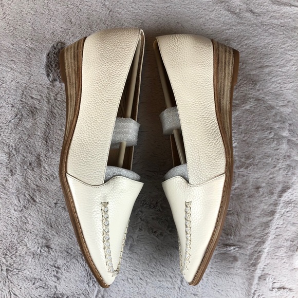 100% Leather Bettye Muller Chet Pointed Toe Loafer - Picture 4 of 11